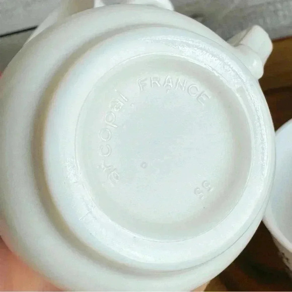 Vintage 70s MCM milkglass French ARCOPAL ‘Blue Onion’  pattern white opalescent - Picture 4 of 6